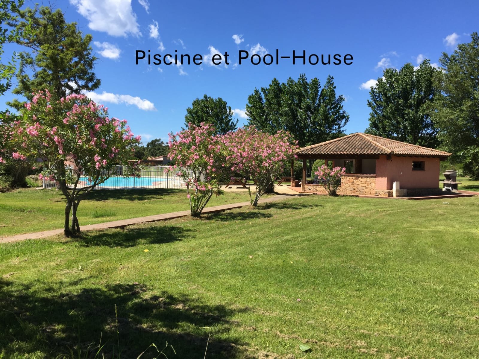 Piscine et pool-house